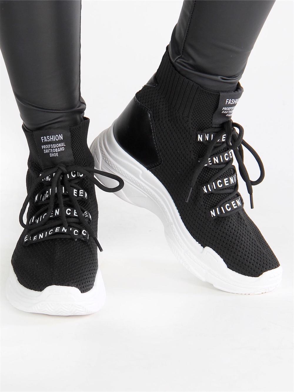 Raissa - Sort sokkesneaker med hvid sål og detaljer ved snørrebånd